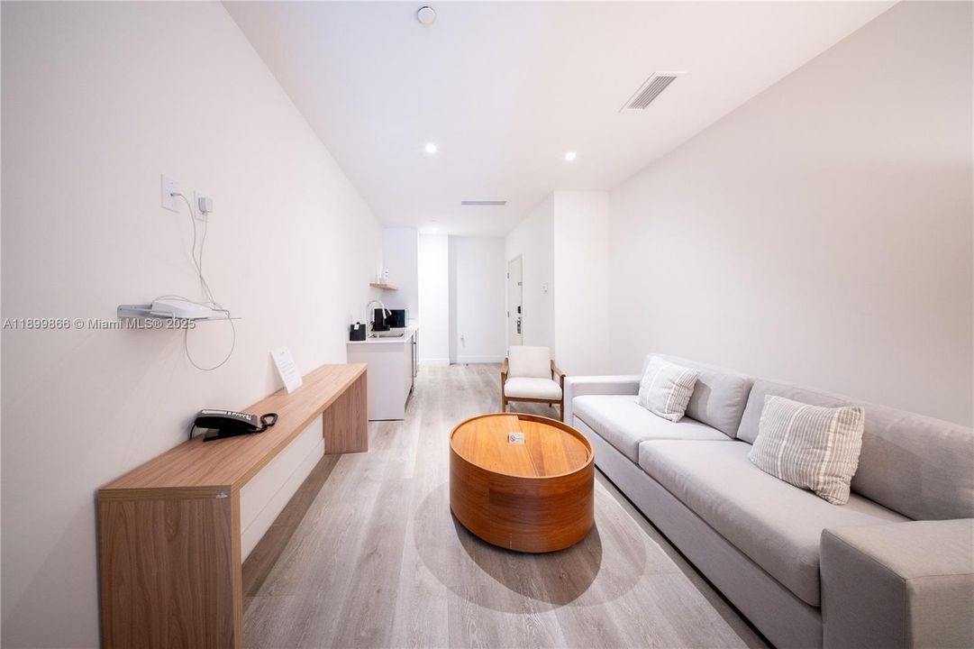 Recently Sold: $500,000 (0 beds, 1 baths, 433 Square Feet)