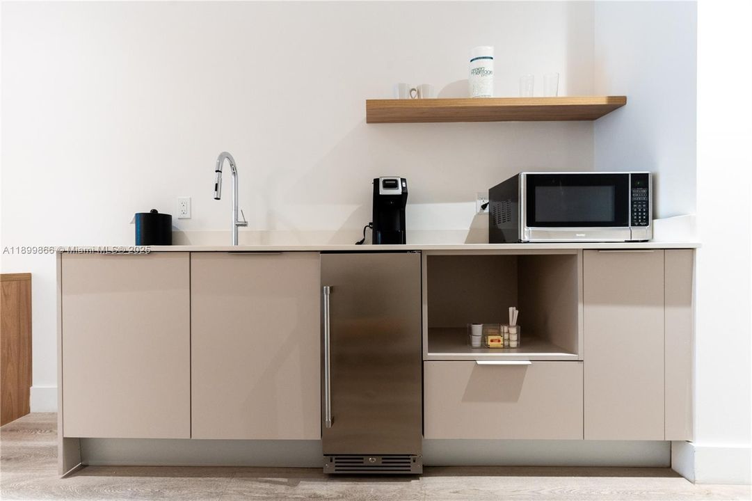 Recently Sold: $500,000 (0 beds, 1 baths, 433 Square Feet)