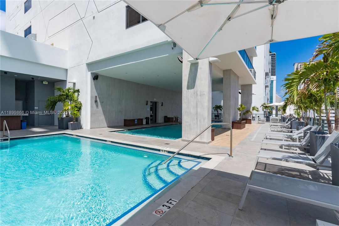 Recently Sold: $500,000 (0 beds, 1 baths, 433 Square Feet)