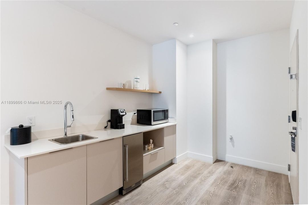 Recently Sold: $500,000 (0 beds, 1 baths, 433 Square Feet)