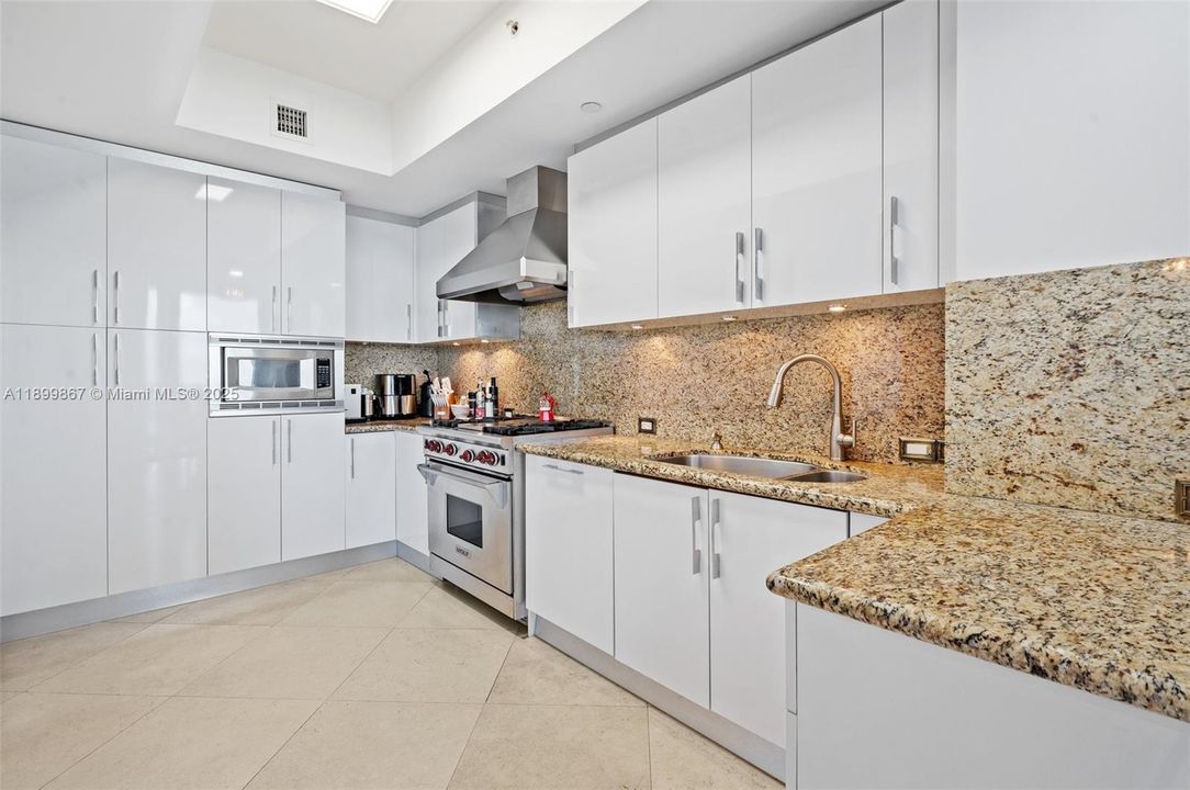 For Rent: $18,000 (3 beds, 3 baths, 2214 Square Feet)