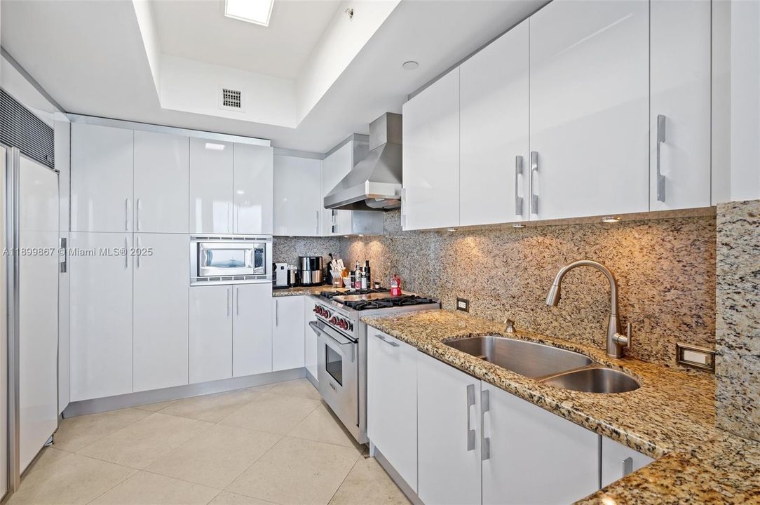 For Rent: $18,000 (3 beds, 3 baths, 2214 Square Feet)