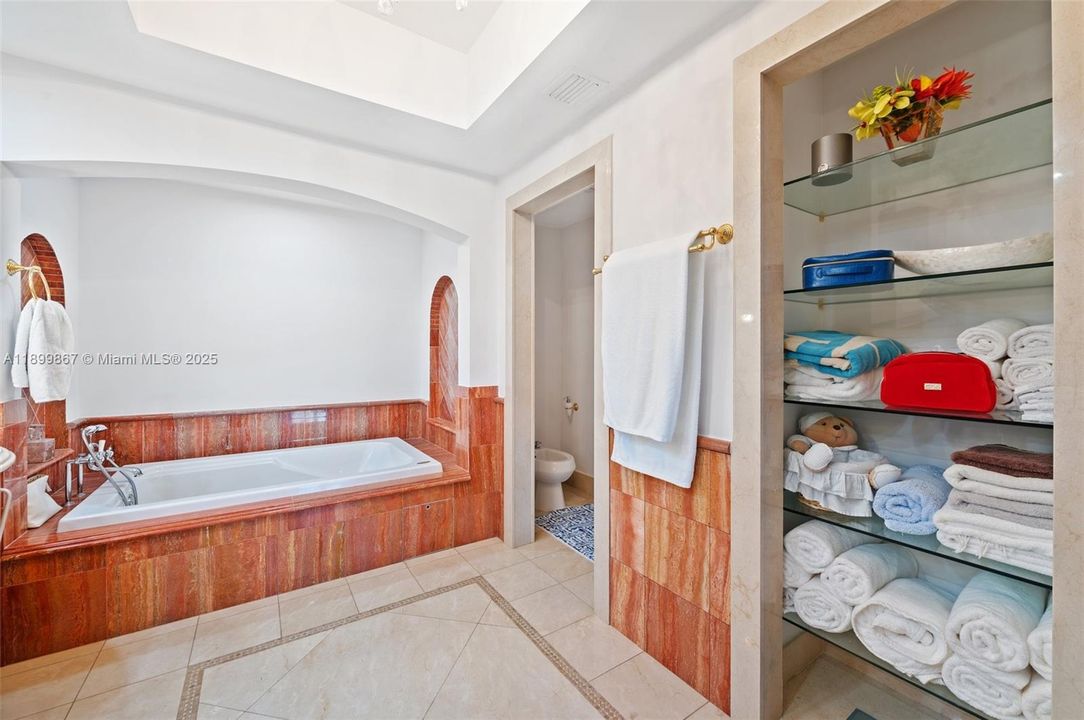 For Rent: $18,000 (3 beds, 3 baths, 2214 Square Feet)