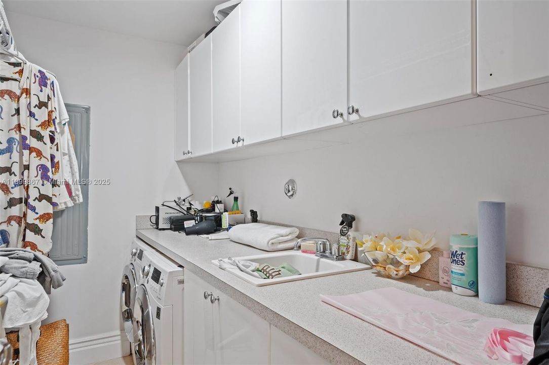 For Rent: $18,000 (3 beds, 3 baths, 2214 Square Feet)