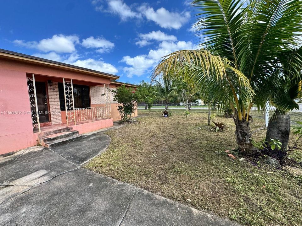 待售: $500,000 (4 贝兹, 2 浴室, 1372 平方英尺)