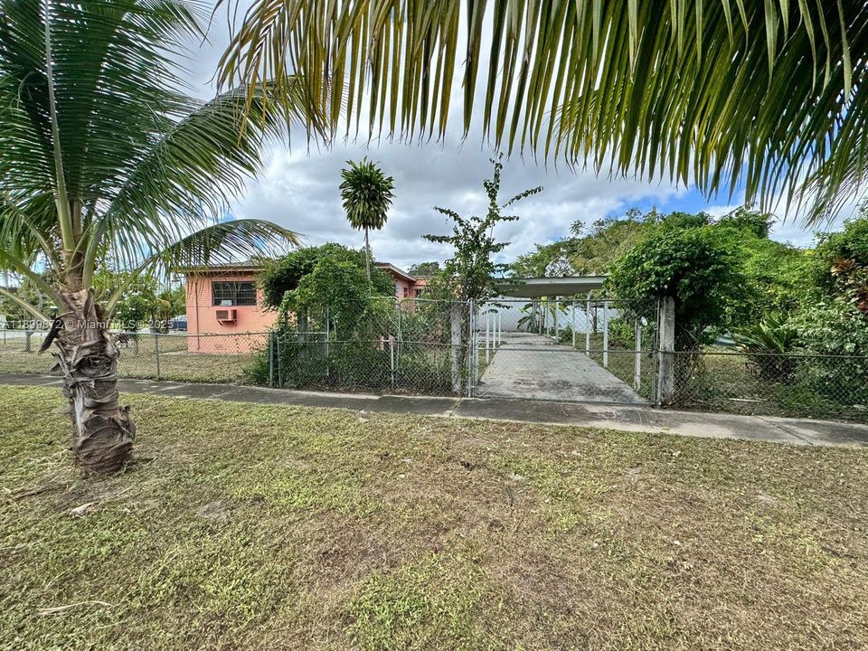 待售: $500,000 (4 贝兹, 2 浴室, 1372 平方英尺)