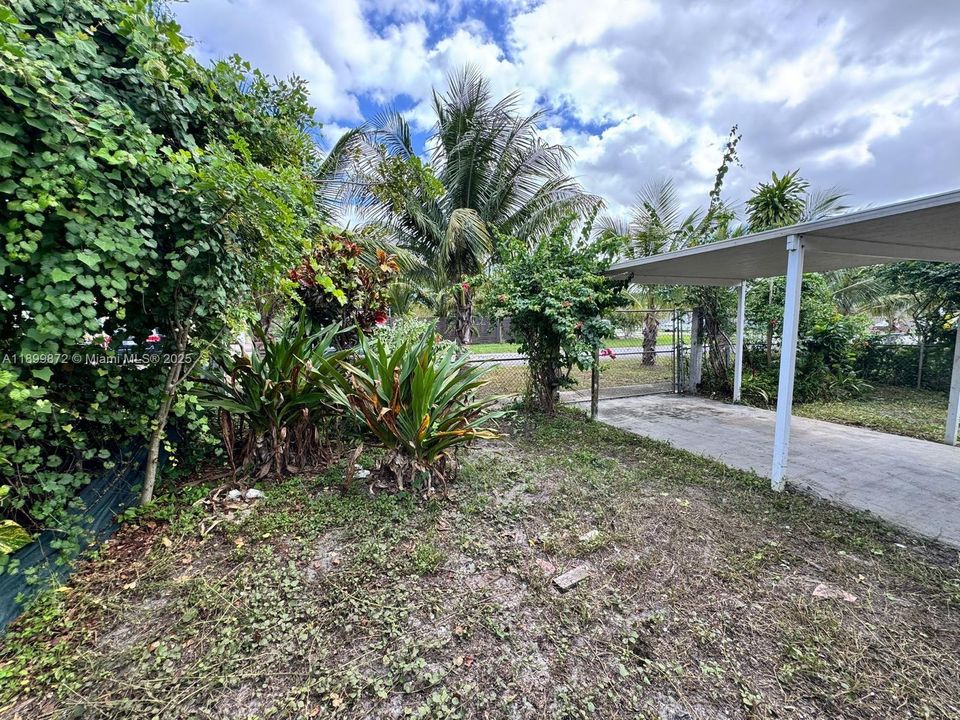 待售: $500,000 (4 贝兹, 2 浴室, 1372 平方英尺)