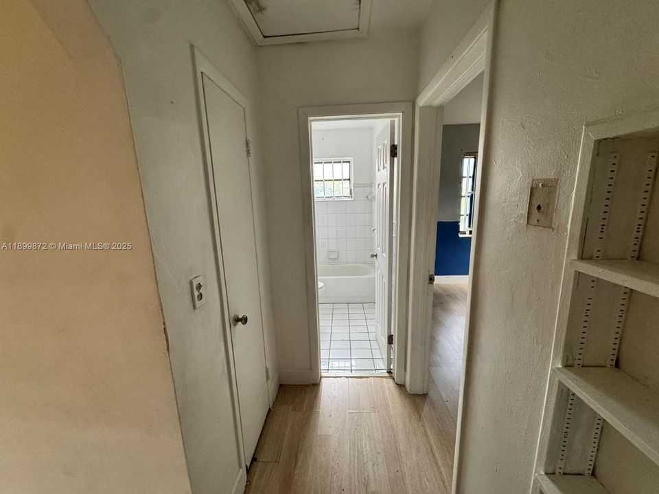 待售: $500,000 (4 贝兹, 2 浴室, 1372 平方英尺)