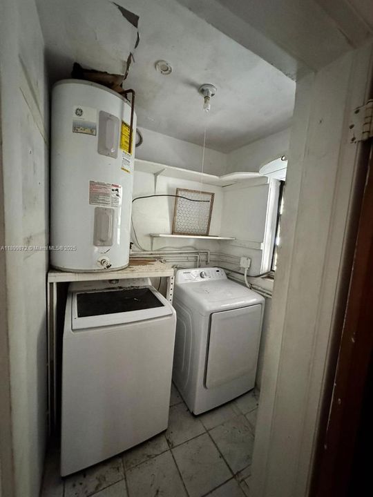 待售: $500,000 (4 贝兹, 2 浴室, 1372 平方英尺)