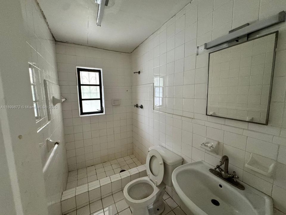 待售: $500,000 (4 贝兹, 2 浴室, 1372 平方英尺)