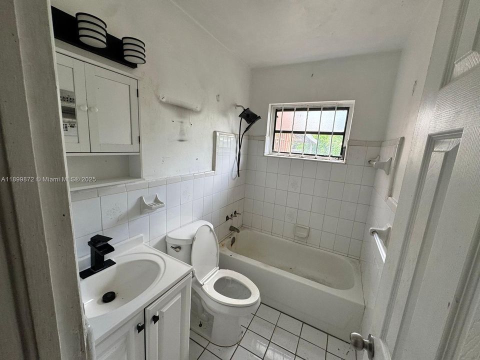 待售: $500,000 (4 贝兹, 2 浴室, 1372 平方英尺)