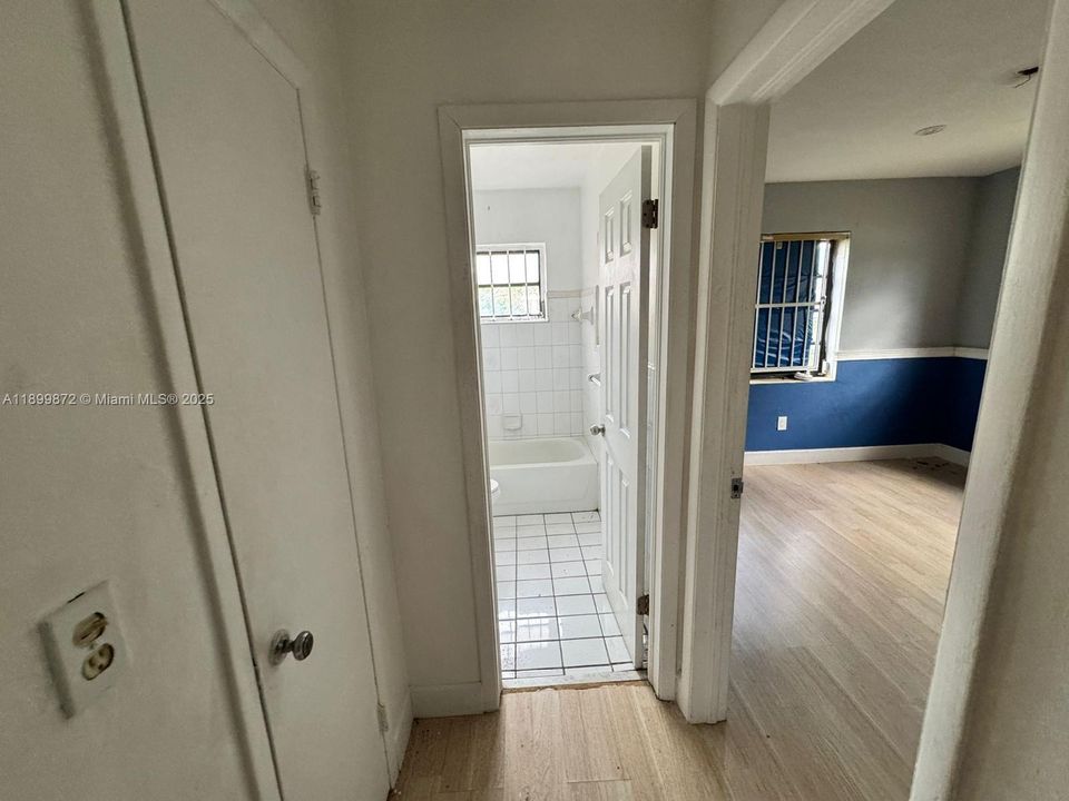 待售: $500,000 (4 贝兹, 2 浴室, 1372 平方英尺)