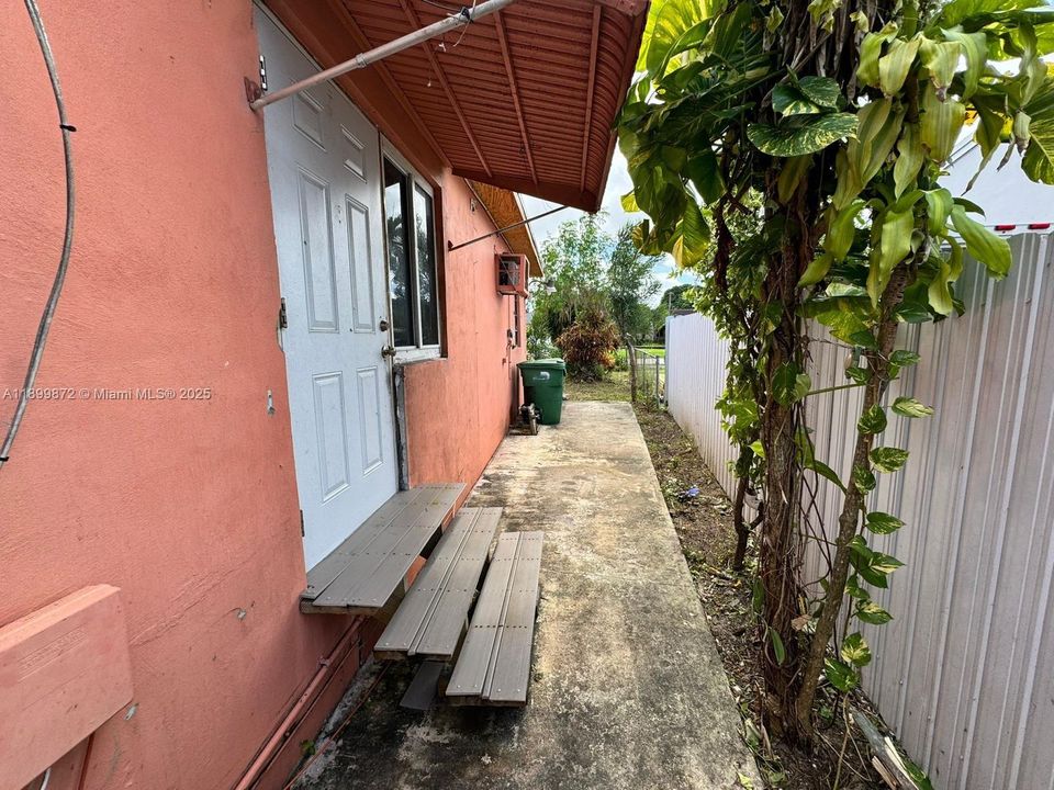 待售: $500,000 (4 贝兹, 2 浴室, 1372 平方英尺)