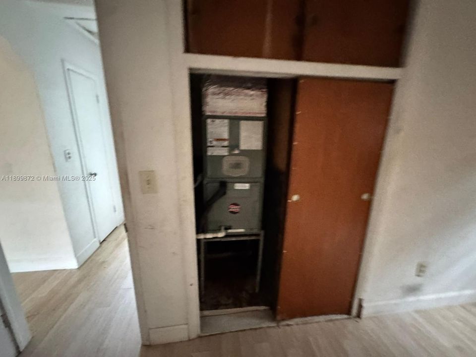 待售: $500,000 (4 贝兹, 2 浴室, 1372 平方英尺)