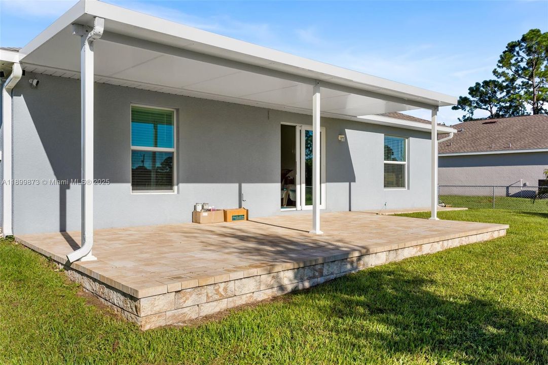 For Sale: $335,000 (3 beds, 2 baths, 1556 Square Feet)