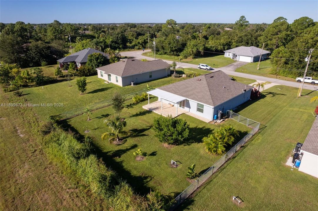 For Sale: $335,000 (3 beds, 2 baths, 1556 Square Feet)