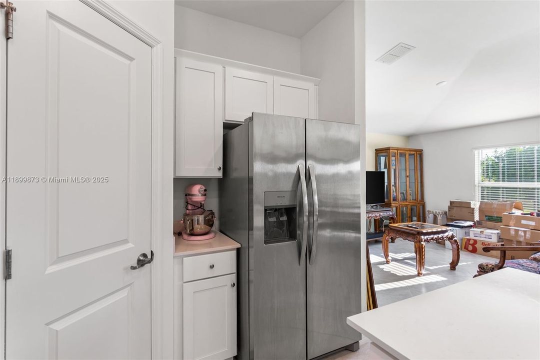 For Sale: $335,000 (3 beds, 2 baths, 1556 Square Feet)