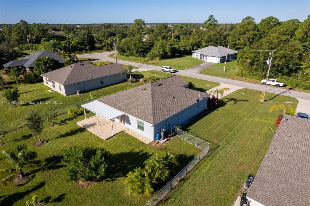 For Sale: $335,000 (3 beds, 2 baths, 1556 Square Feet)