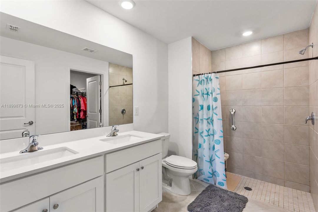 For Sale: $335,000 (3 beds, 2 baths, 1556 Square Feet)