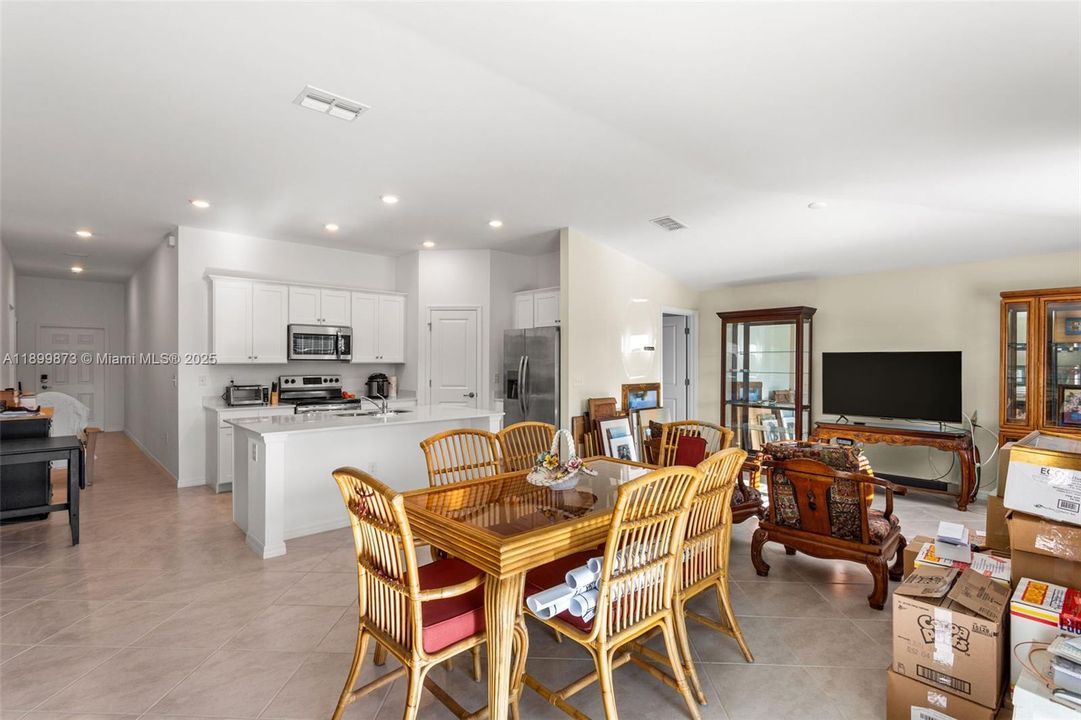 For Sale: $335,000 (3 beds, 2 baths, 1556 Square Feet)