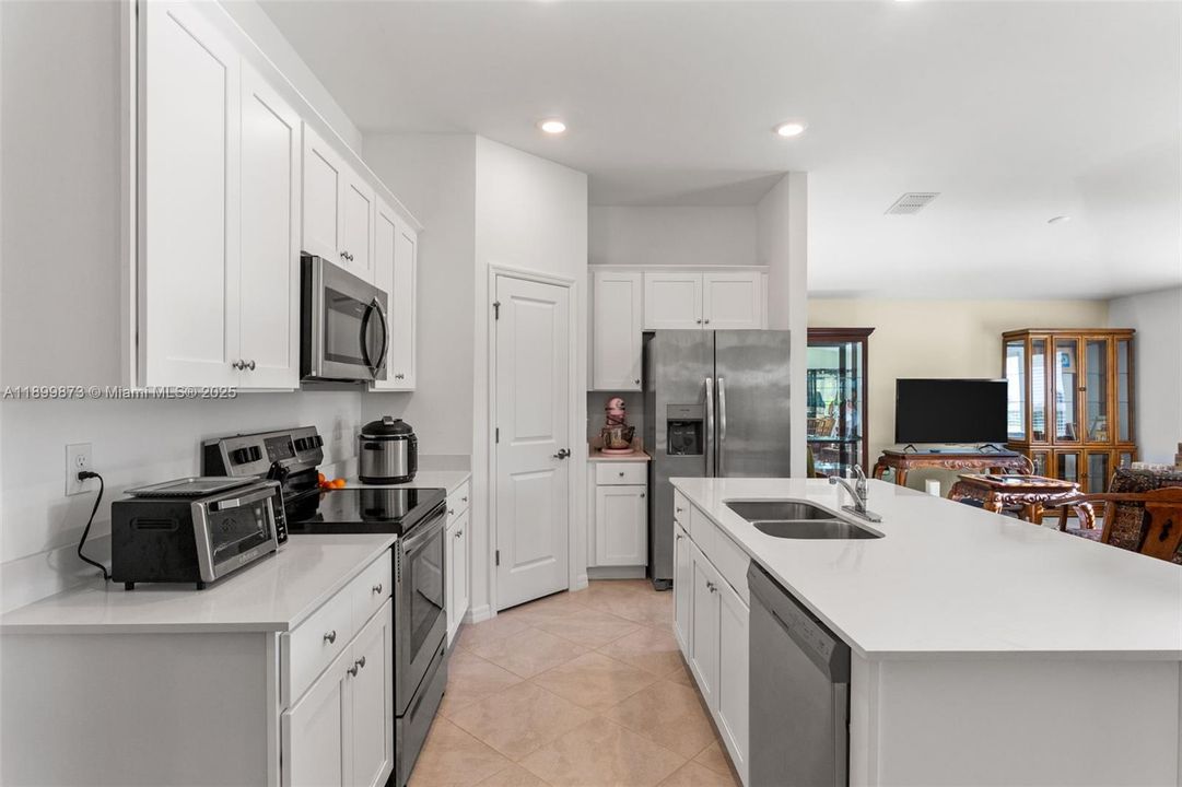 For Sale: $335,000 (3 beds, 2 baths, 1556 Square Feet)