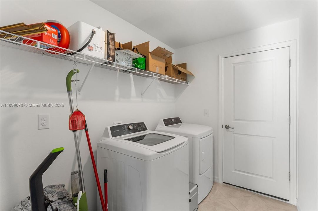 For Sale: $335,000 (3 beds, 2 baths, 1556 Square Feet)