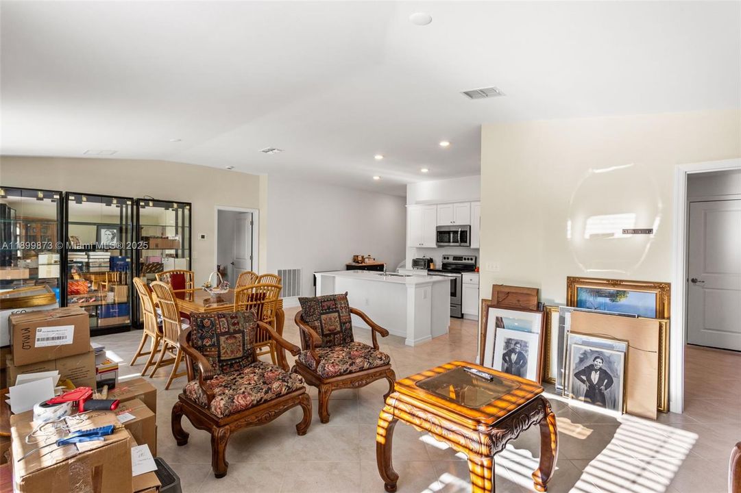 For Sale: $335,000 (3 beds, 2 baths, 1556 Square Feet)