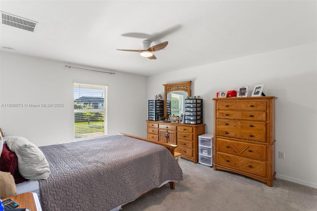 For Sale: $335,000 (3 beds, 2 baths, 1556 Square Feet)