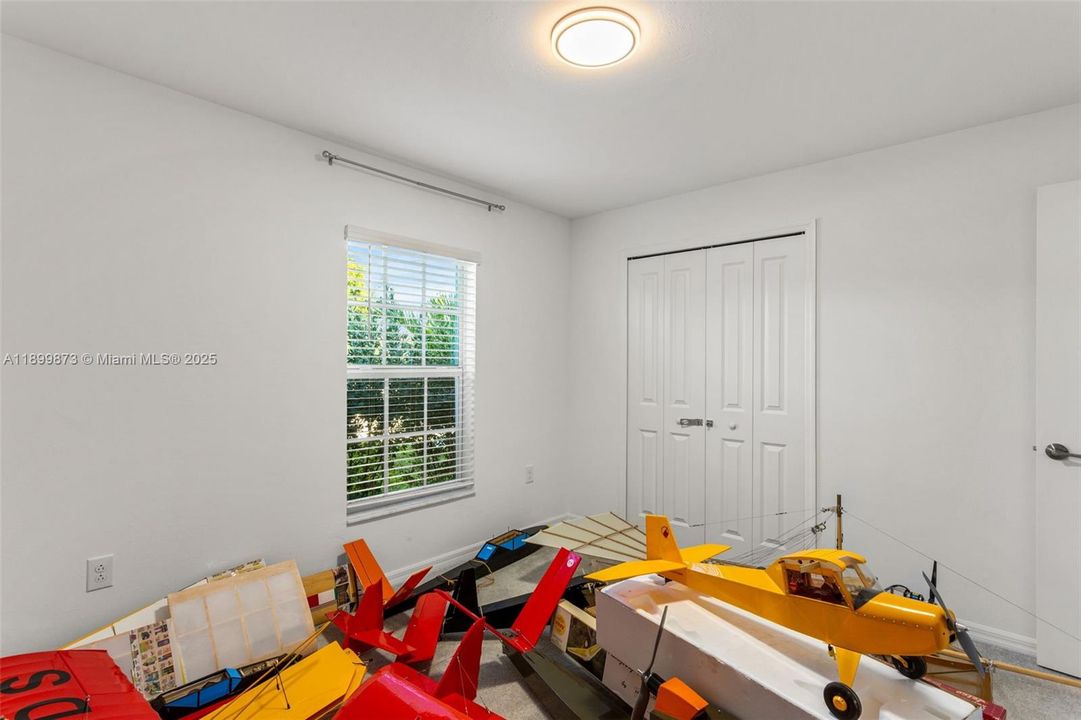 For Sale: $335,000 (3 beds, 2 baths, 1556 Square Feet)