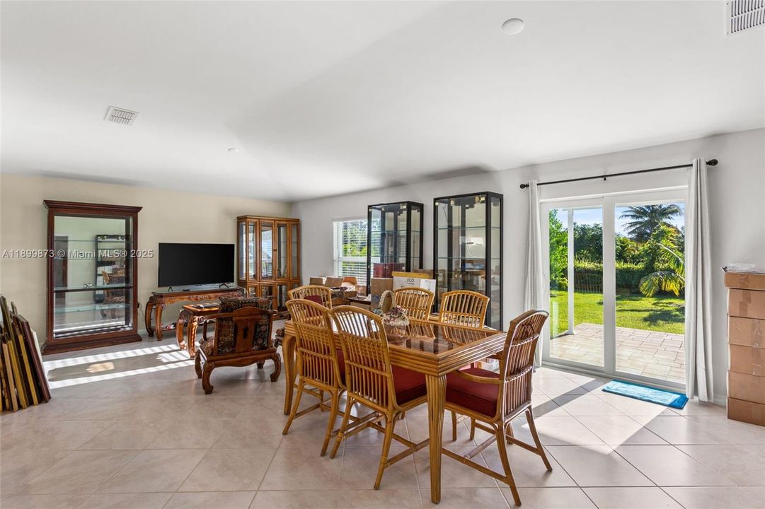 For Sale: $335,000 (3 beds, 2 baths, 1556 Square Feet)