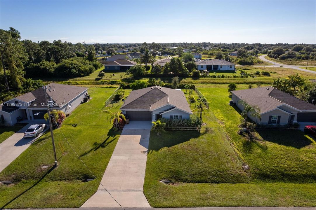 For Sale: $335,000 (3 beds, 2 baths, 1556 Square Feet)