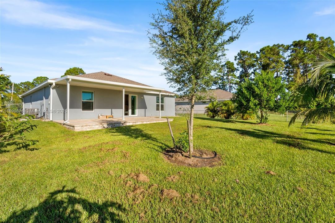 For Sale: $335,000 (3 beds, 2 baths, 1556 Square Feet)