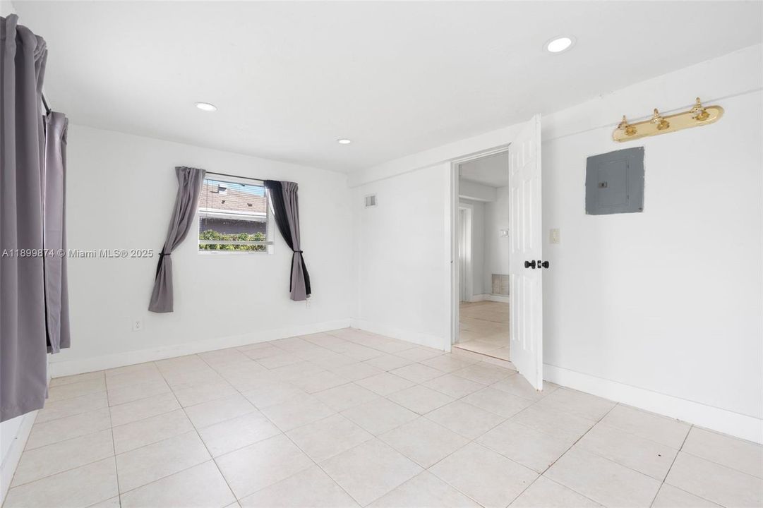 出租: $1,550 (1 贝兹, 1 浴室, 576 平方英尺)