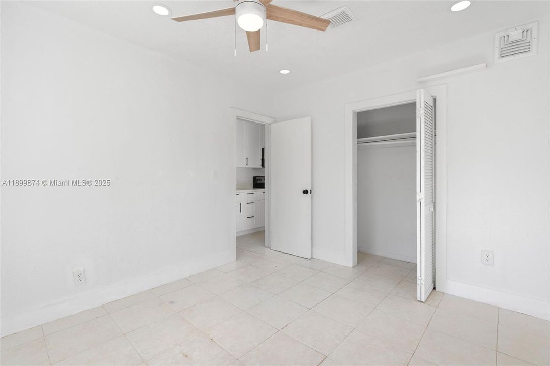 出租: $1,550 (1 贝兹, 1 浴室, 576 平方英尺)