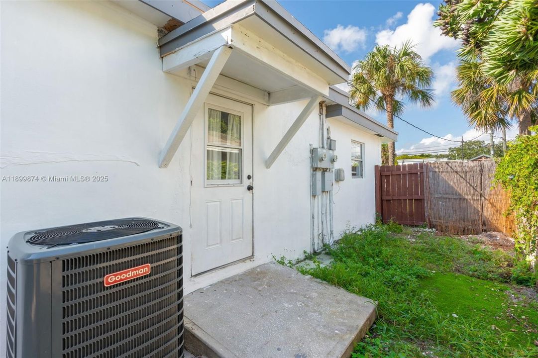 出租: $1,550 (1 贝兹, 1 浴室, 576 平方英尺)