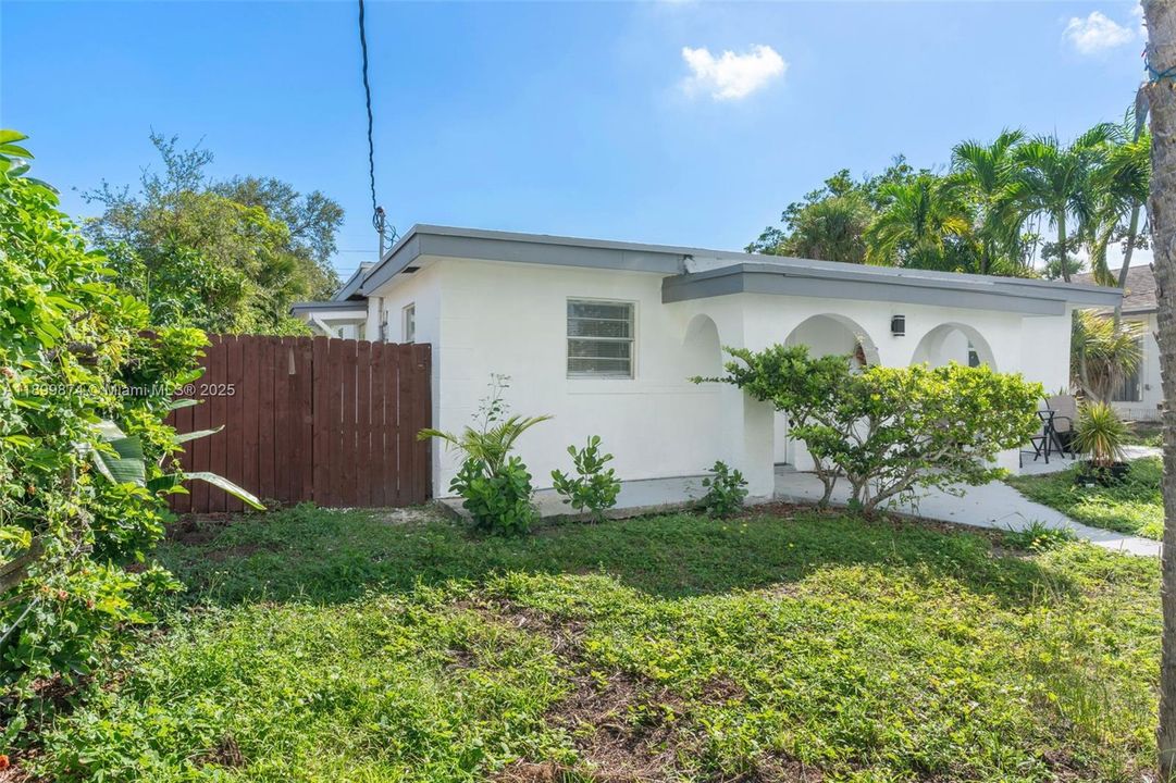 出租: $1,550 (1 贝兹, 1 浴室, 576 平方英尺)