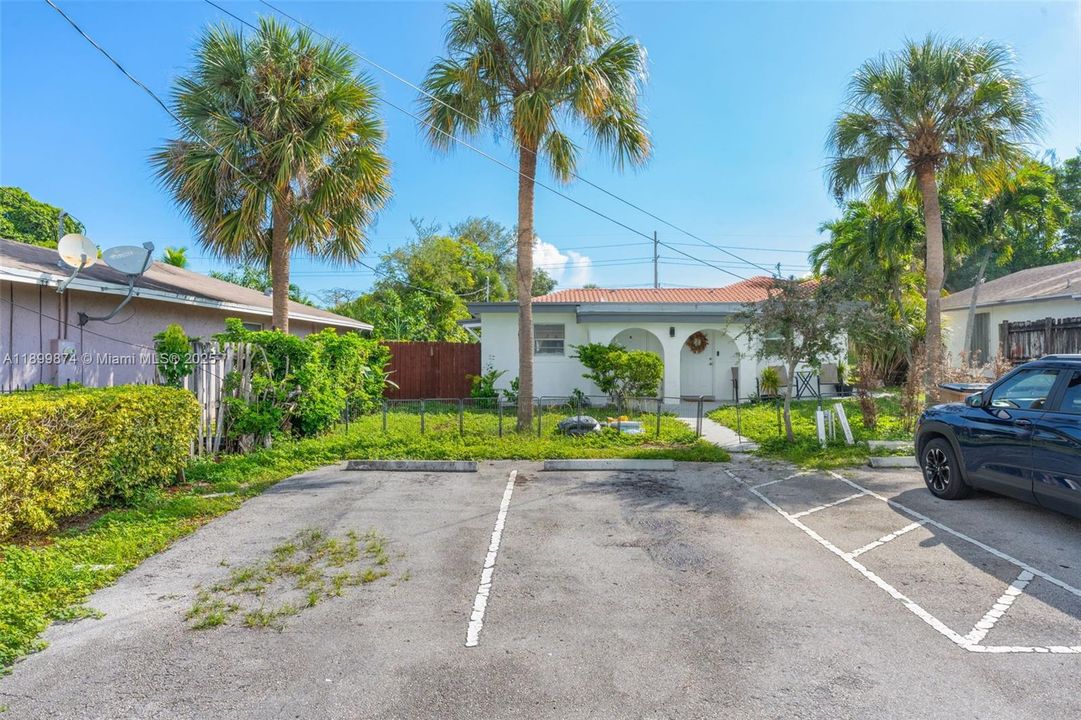 出租: $1,550 (1 贝兹, 1 浴室, 576 平方英尺)