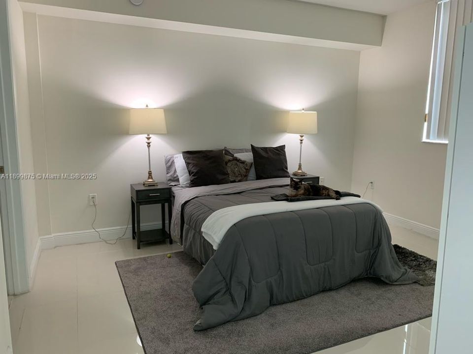 Active With Contract: $2,200 (1 beds, 1 baths, 670 Square Feet)