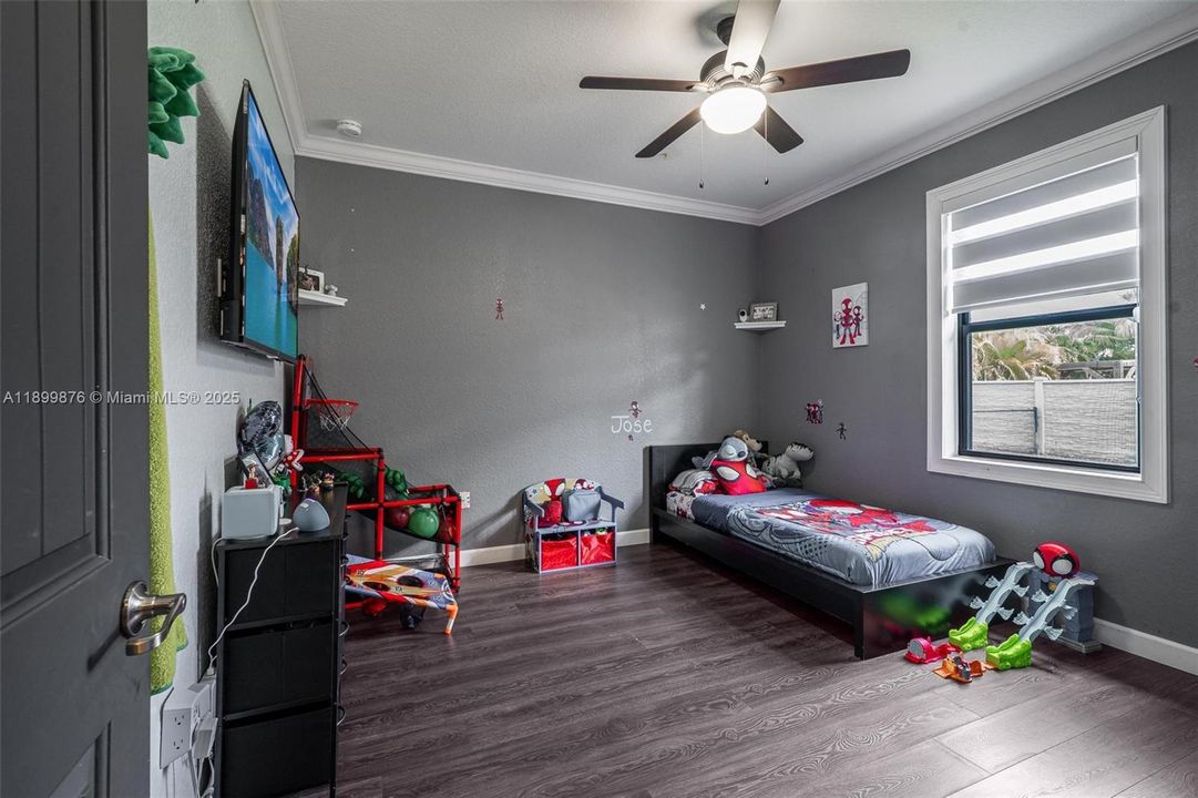 For Sale: $950,000 (4 beds, 3 baths, 2653 Square Feet)