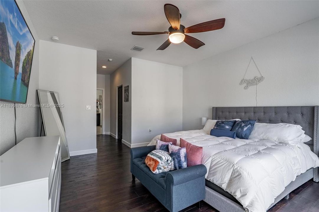 For Sale: $950,000 (4 beds, 3 baths, 2653 Square Feet)