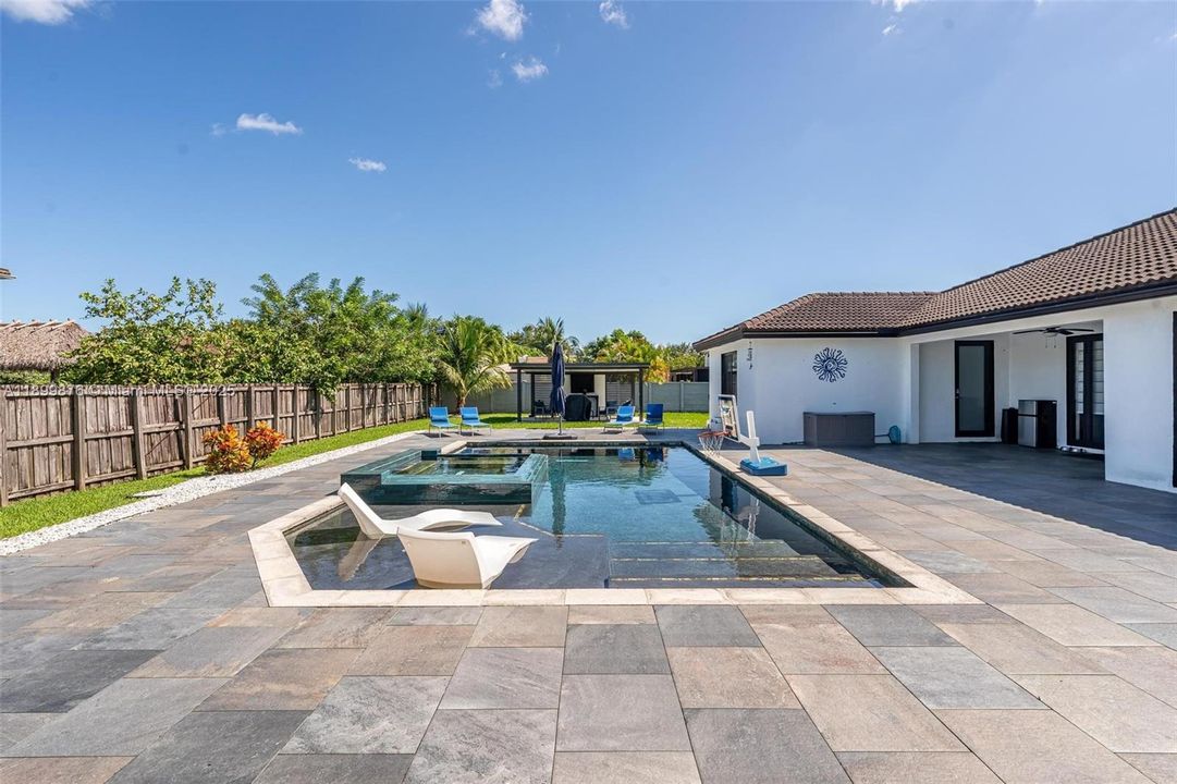 For Sale: $950,000 (4 beds, 3 baths, 2653 Square Feet)