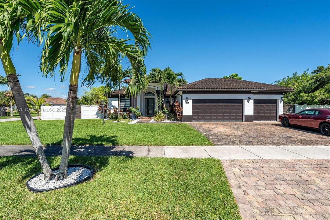 For Sale: $950,000 (4 beds, 3 baths, 2653 Square Feet)