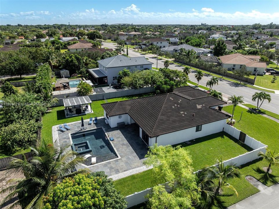 For Sale: $950,000 (4 beds, 3 baths, 2653 Square Feet)