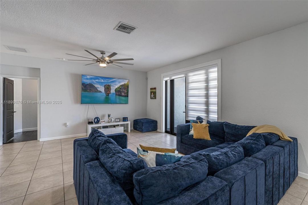 For Sale: $950,000 (4 beds, 3 baths, 2653 Square Feet)