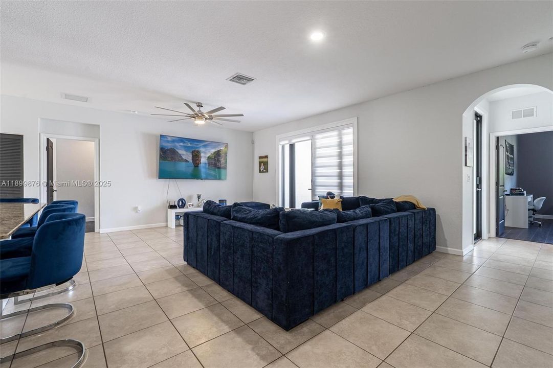 For Sale: $950,000 (4 beds, 3 baths, 2653 Square Feet)