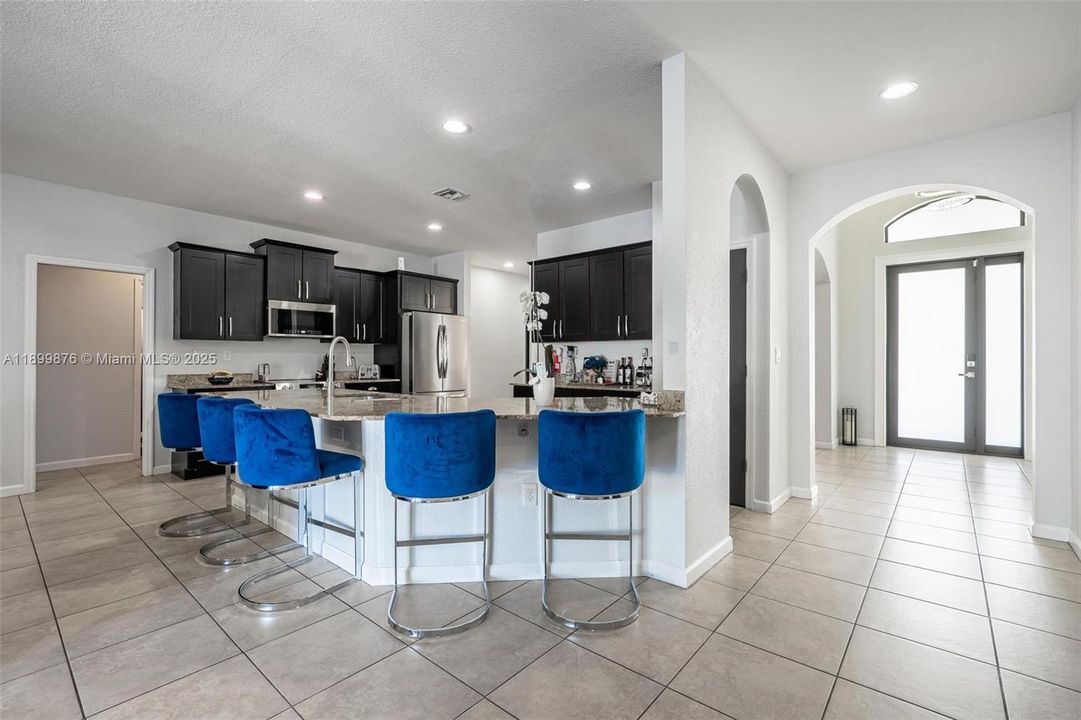 For Sale: $950,000 (4 beds, 3 baths, 2653 Square Feet)