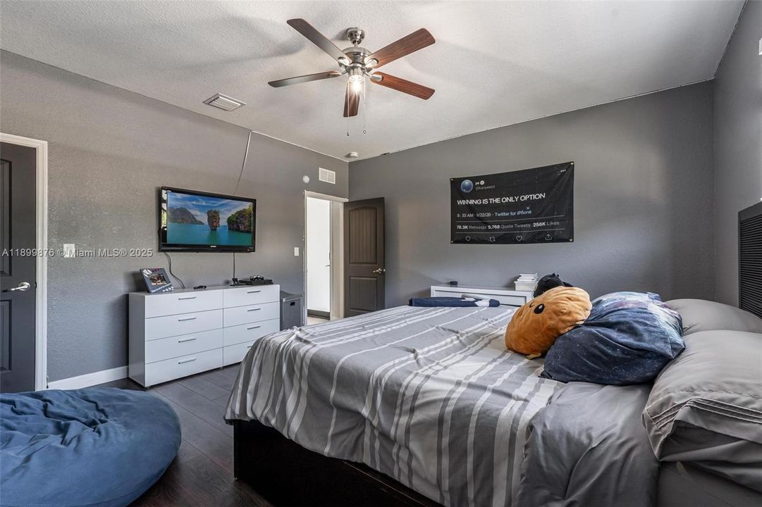 For Sale: $950,000 (4 beds, 3 baths, 2653 Square Feet)