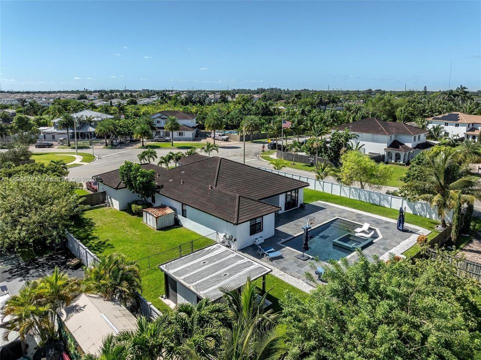 For Sale: $950,000 (4 beds, 3 baths, 2653 Square Feet)