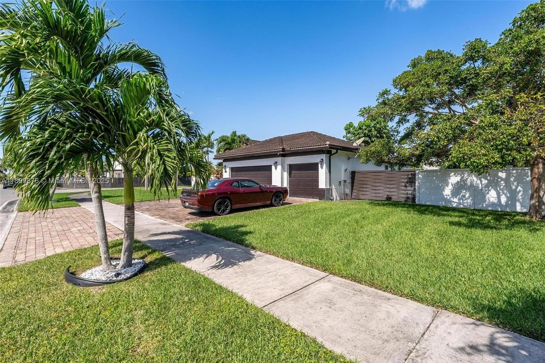 For Sale: $950,000 (4 beds, 3 baths, 2653 Square Feet)