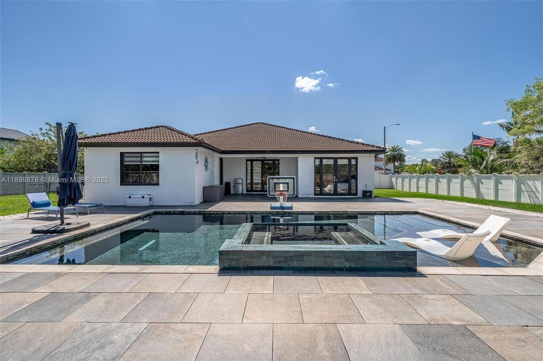 For Sale: $950,000 (4 beds, 3 baths, 2653 Square Feet)